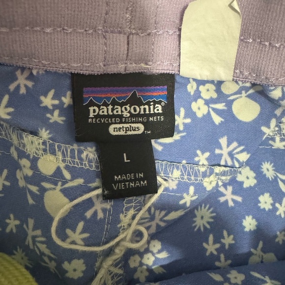 Girls floral Patagonia shorts L (10-12) - Picture 2 of 3